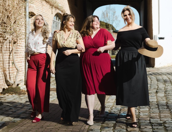 Blok Home Kleding – groepsfoto Inge, bianca, nicole & Gwenn