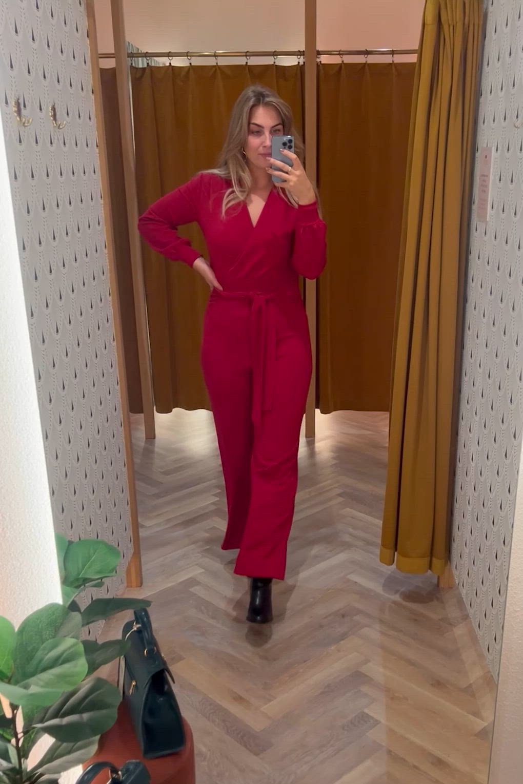 Very Cherry - Emmylou Jersey Crepe jumpsuit in donkerrood 2