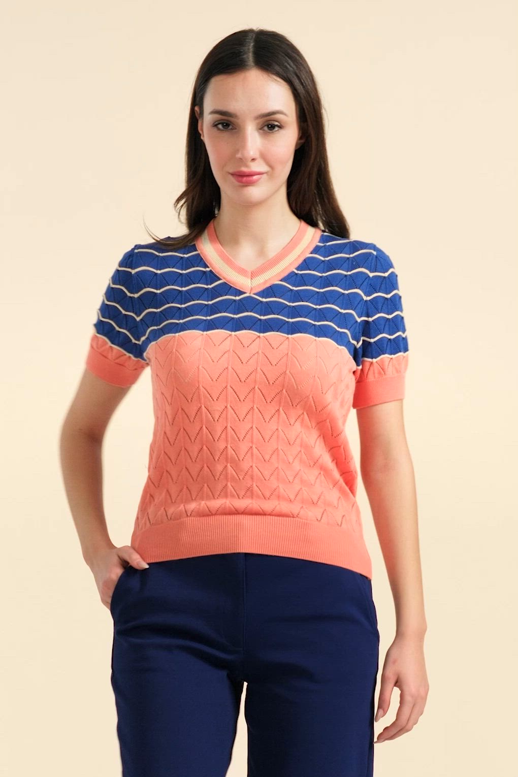 LaLamour - Ellie gestrickter Pullover in Blau und Lachs 2