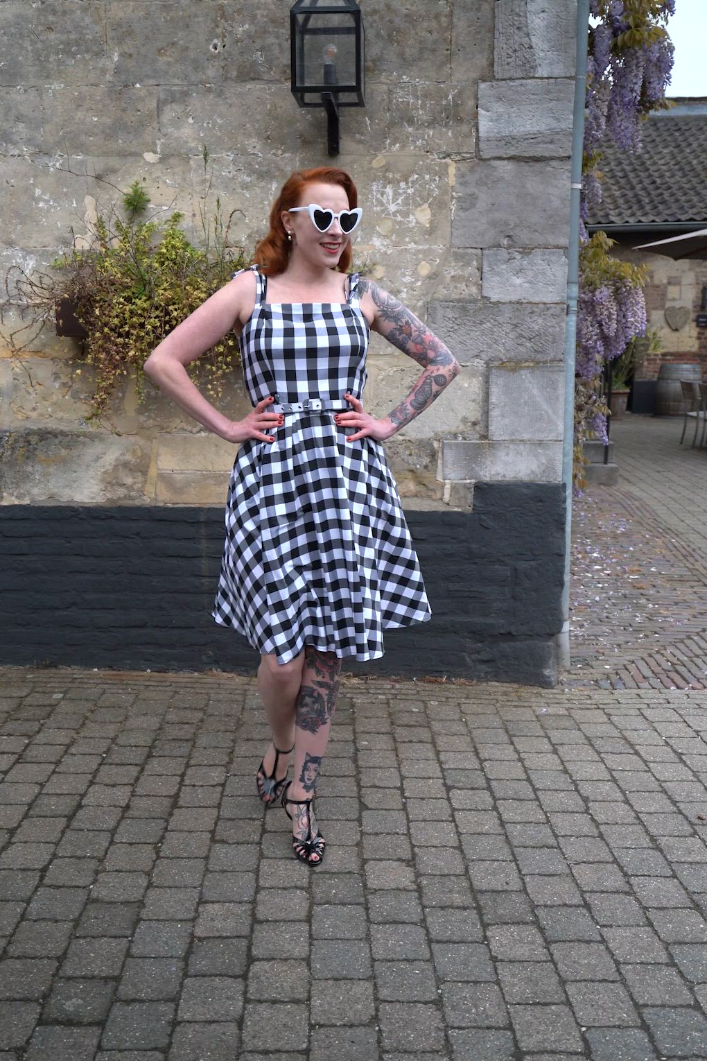 Banned Retro - Robe évasée June en vichy noir et blanc 3
