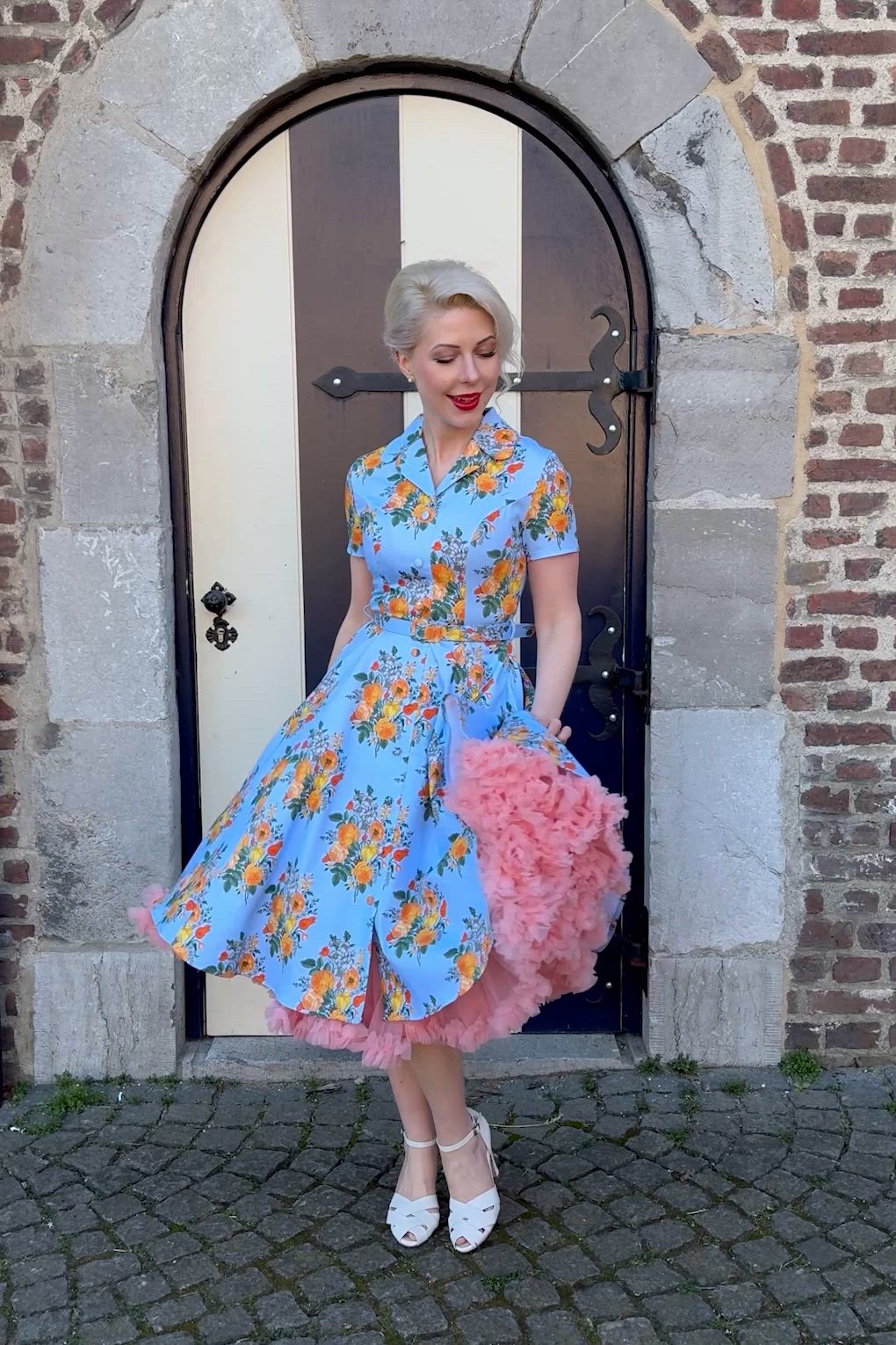 Hearts & Roses - Hallie bloemen swing jurk in licht blauw en oranje  3