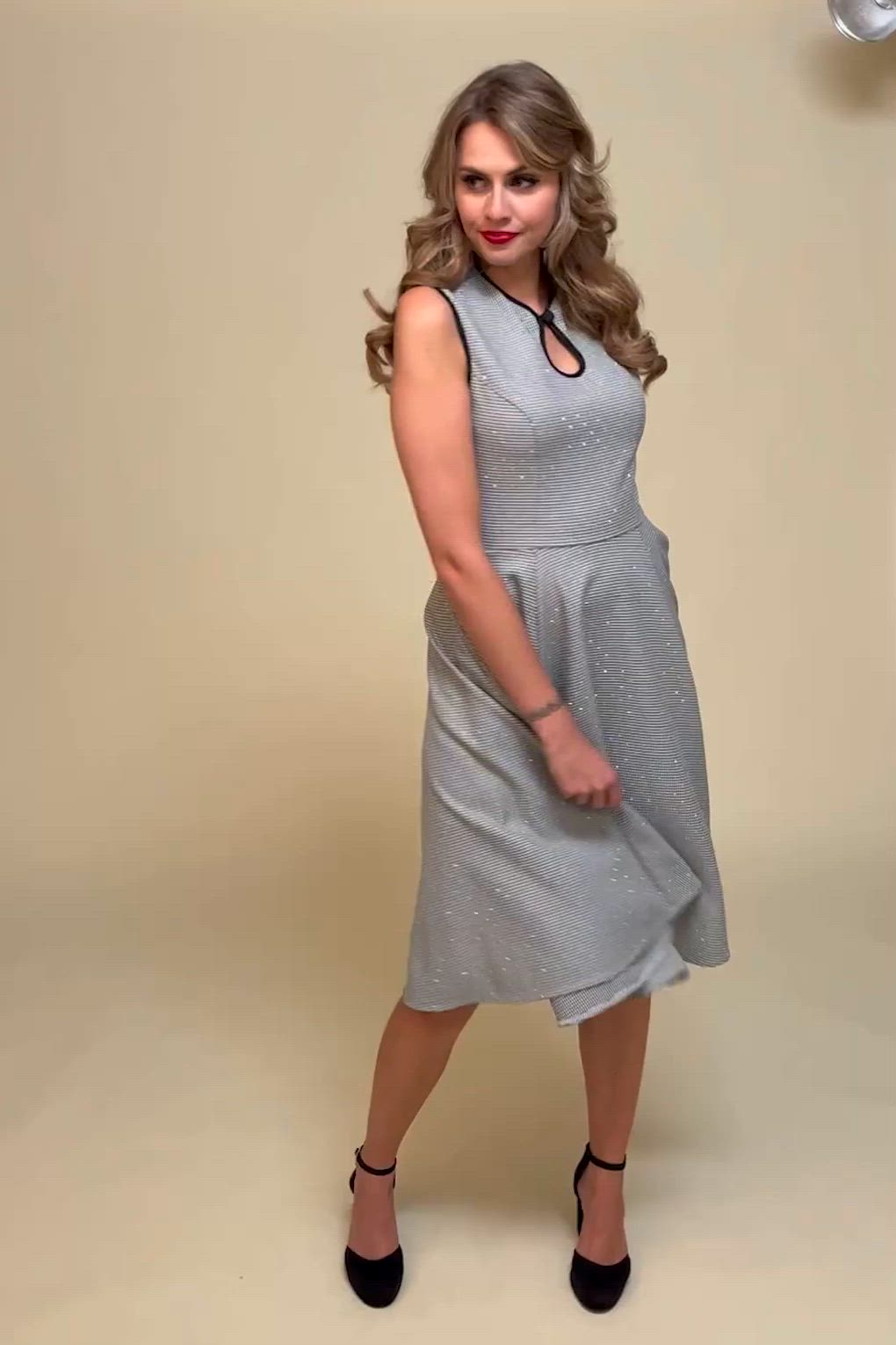 Banned Retro - Norah Houndstooth Swing Dress in Black and White 3