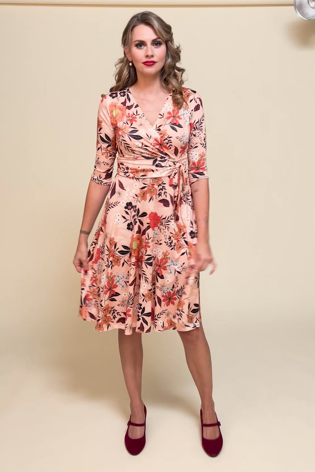 Vintage Chic for Topvintage - Aria Floral Swing Dress in Peach 3