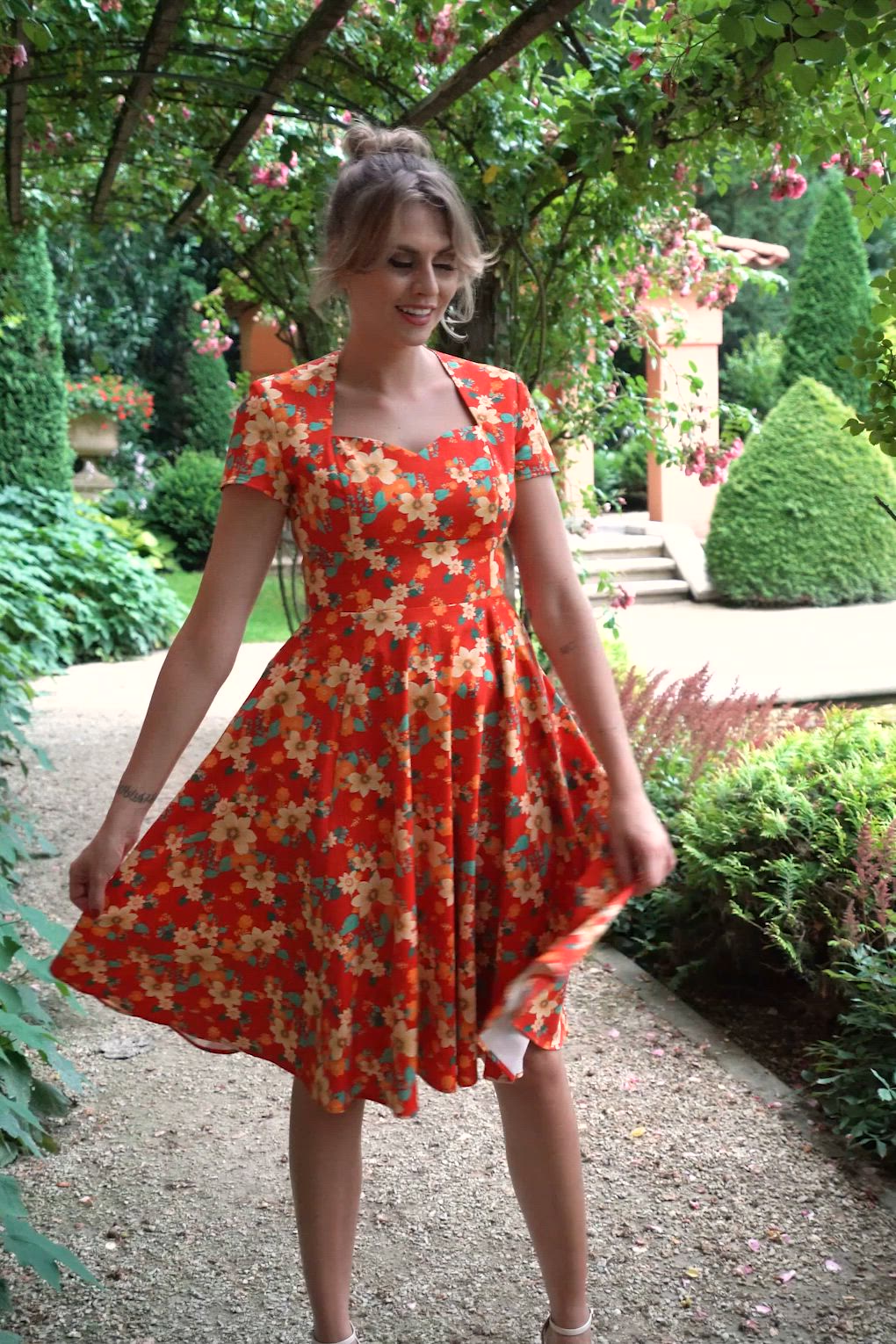 Topvintage Boutique Collection - Topvintage exclusiv ~ Joliena Herbst Floral Swingkleid in Rostorange 3