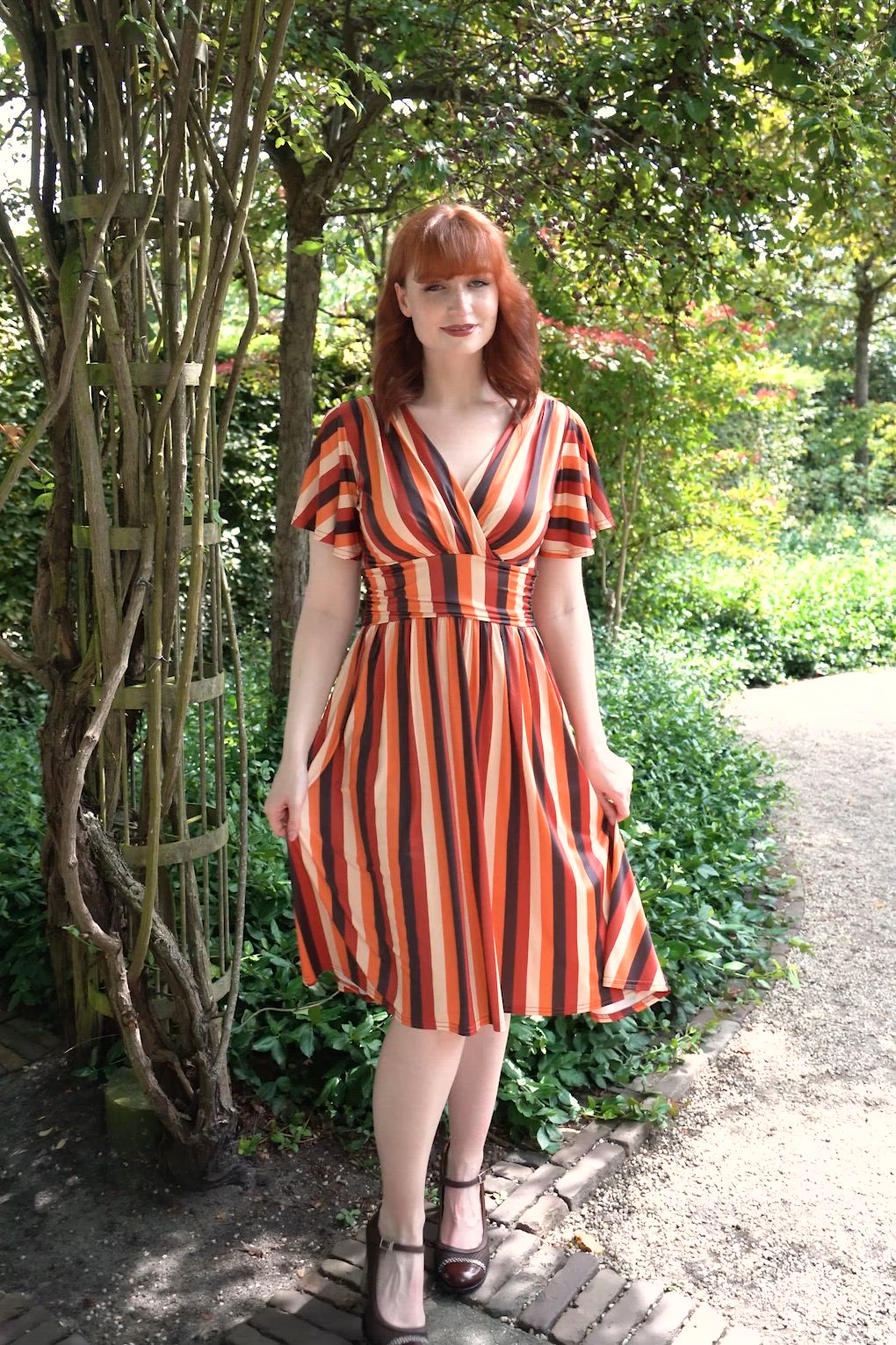 Vintage Chic for Topvintage - Topvintage exclusive ~ Sadie Stripes swing jurk in bruin 3