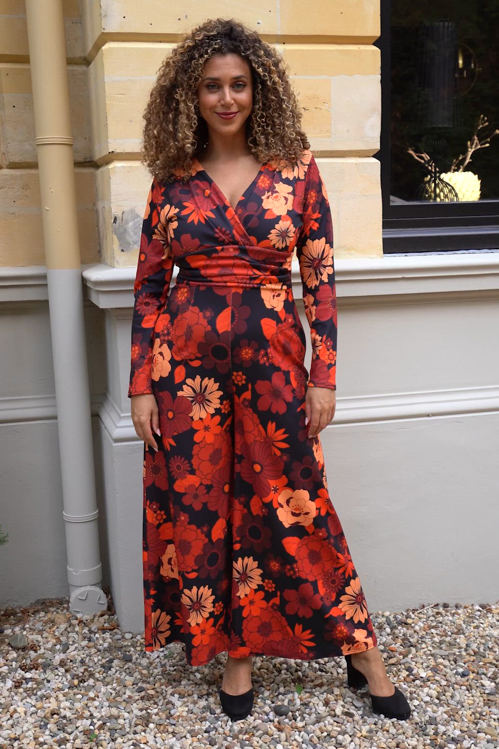 Vintage Chic for Topvintage - Topvintage exclusive ~ Liana Retro Floral jumpsuit in zwart en oranje 3