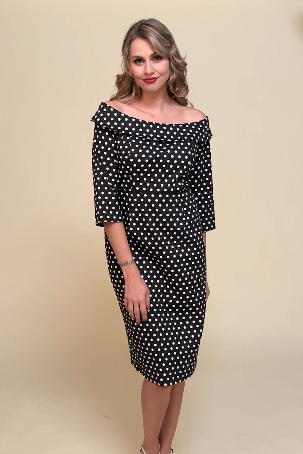 Banned Retro - Gemma Off-shoulder polka dot pencil jurk in zwart 3
