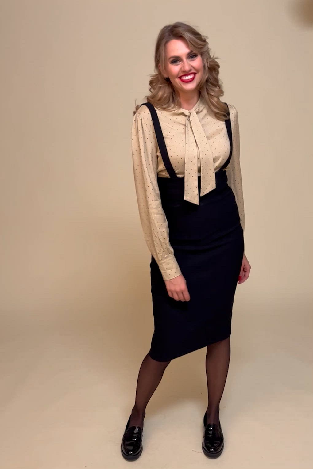 Banned Retro - Elise Pussy Bow blouse in zand 3