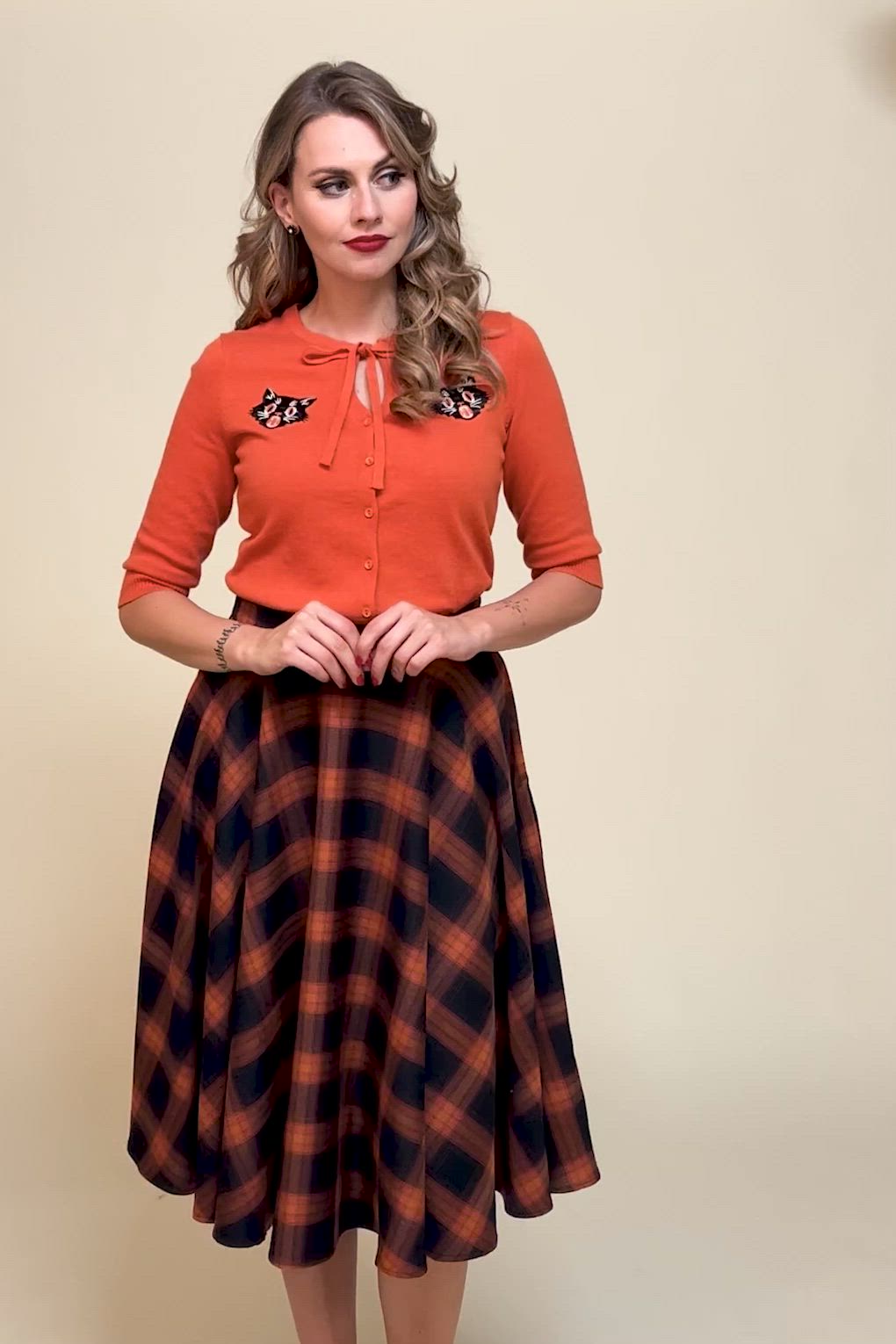 Banned Retro - Winter Check swing rok in oranje en navy 3