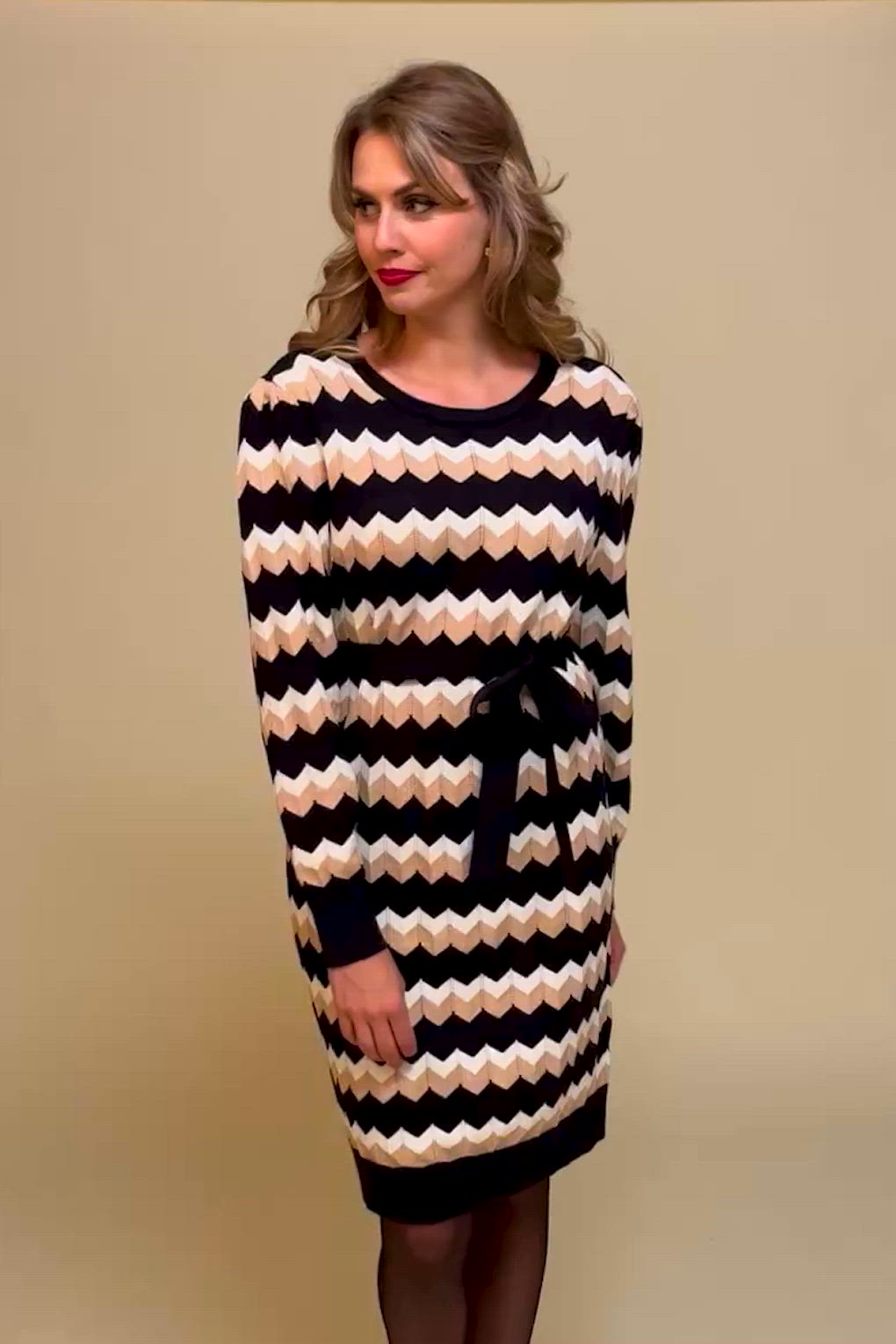 Smashed Lemon - Joanne gebreide jurk in zwart en zand 3