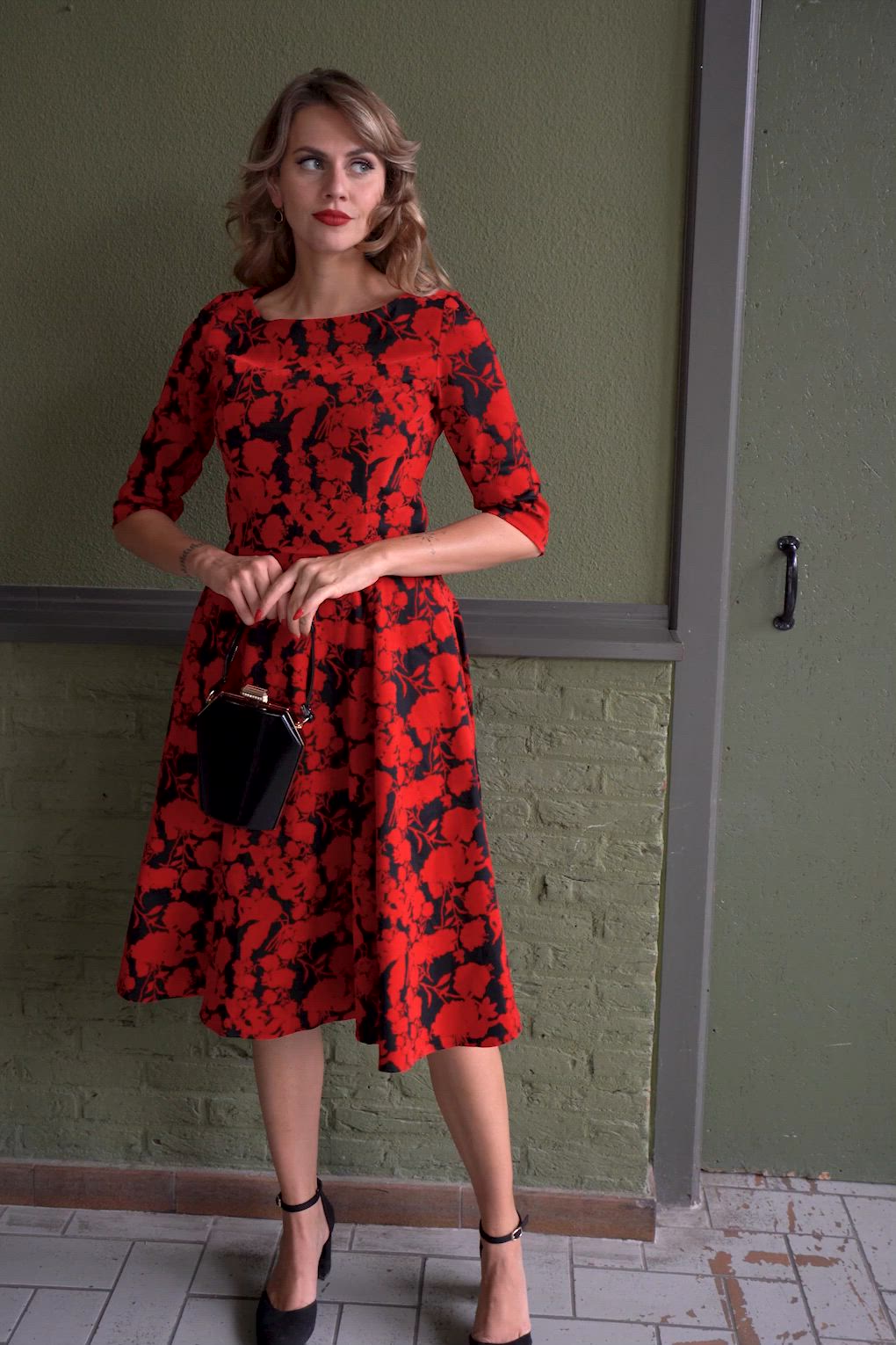 Topvintage Boutique Collection - Topvintage exclusive ~ Adriana flock swing jurk in rood en zwart 3