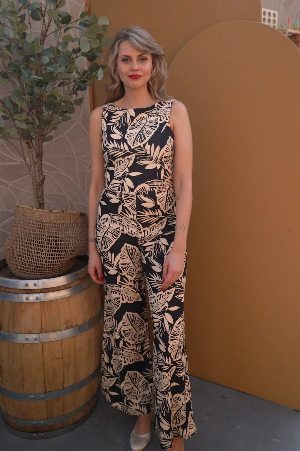Vintage Chic for Topvintage - Topvintage exclusive ~ Tori Tropical Leaves jumpsuit in zwart 2
