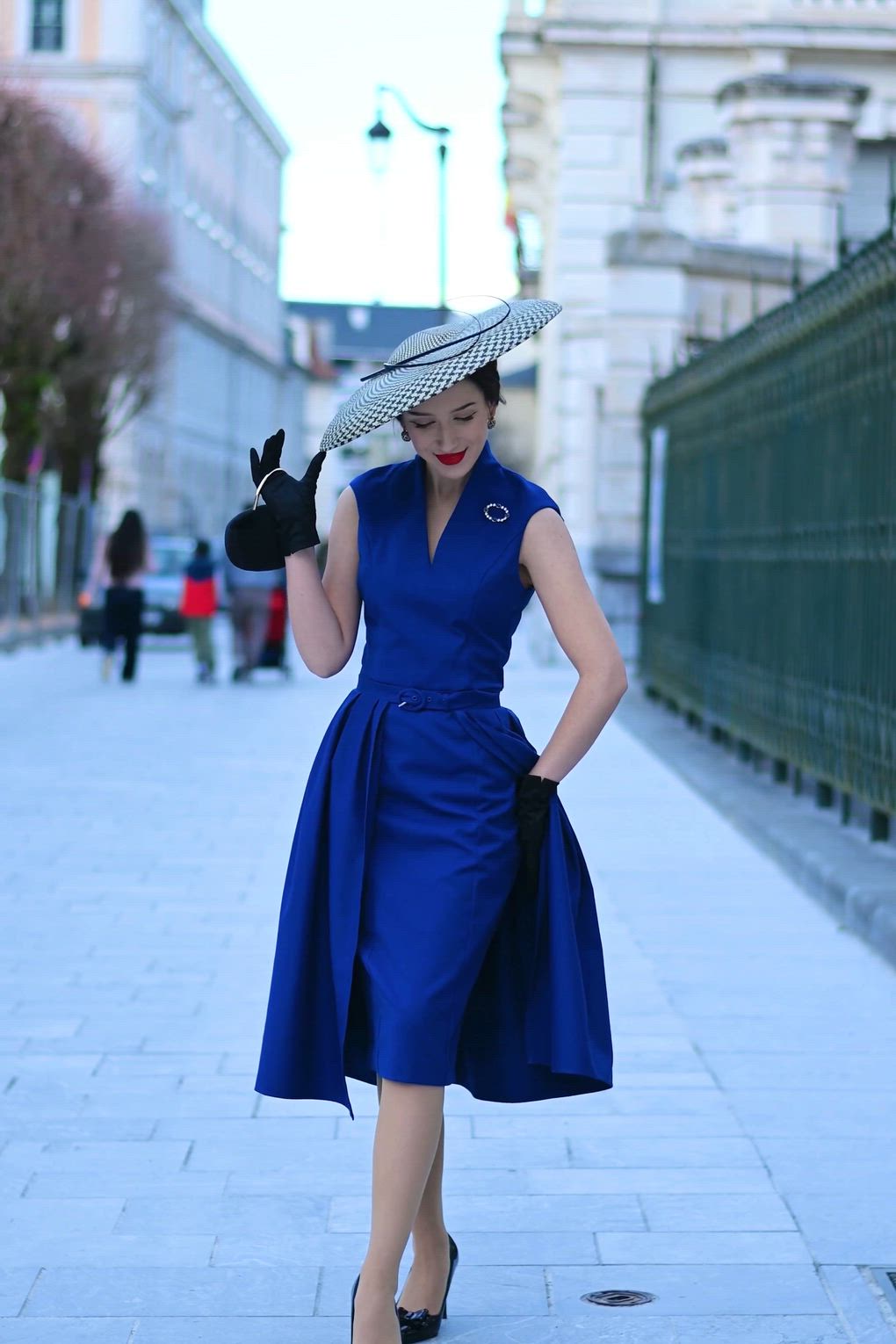 Vintage Diva  - Topvintage exclusive ~ Scarlet pencil jurk met overrok in koningsblauw 3