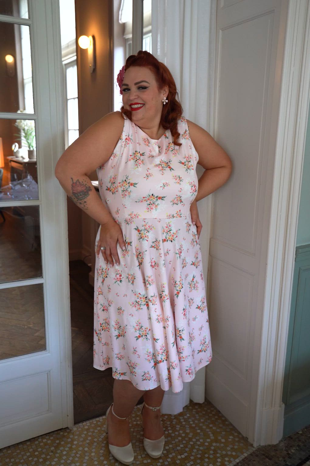 Vintage Chic for Topvintage - Topvintage Exclusive ~ Cindi Floral swing jurk in zachtroze  2
