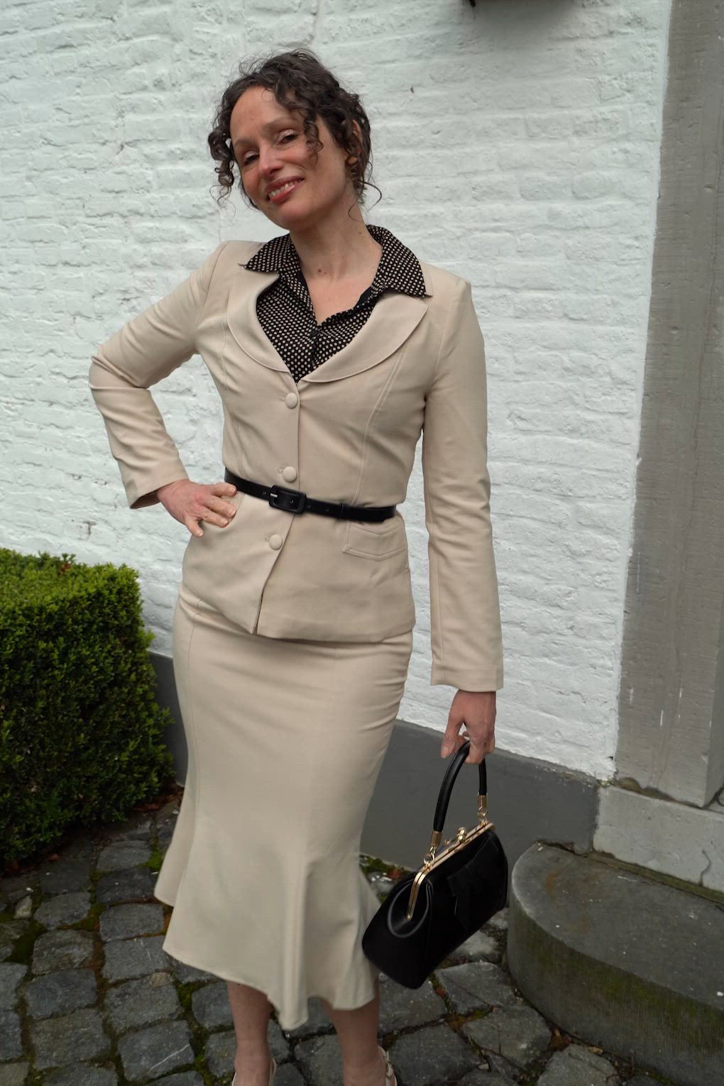 Glamour Bunny Business Babe - Topvintage Exclusive ~ The Vedette Fishtail rok in zand 4