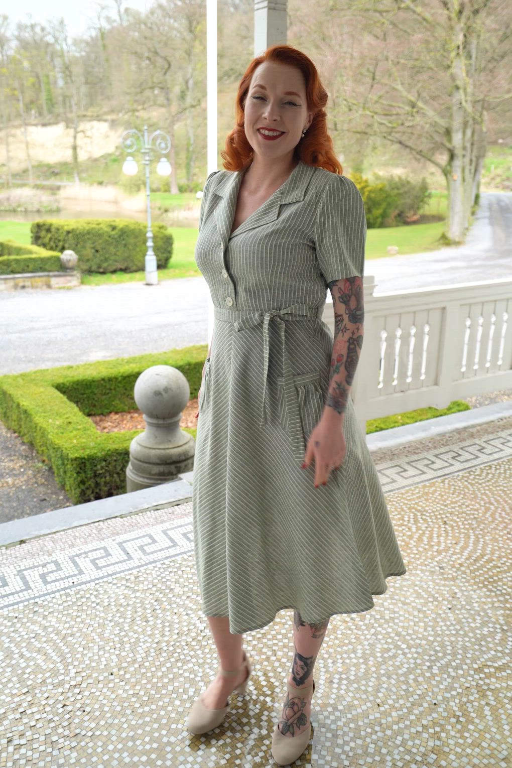 Very Cherry - Revers Striped linnen midi jurk in olijfgroen 3