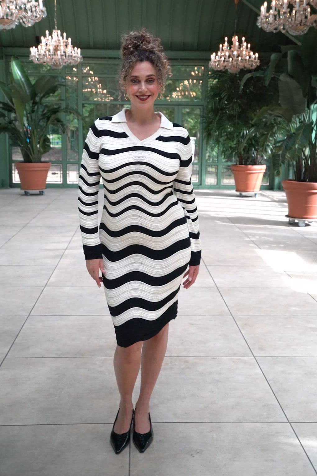 Topvintage Boutique Collection - Topvintage exclusive ~ Bibi Swirl gebreide jurk in crème en zwart 3
