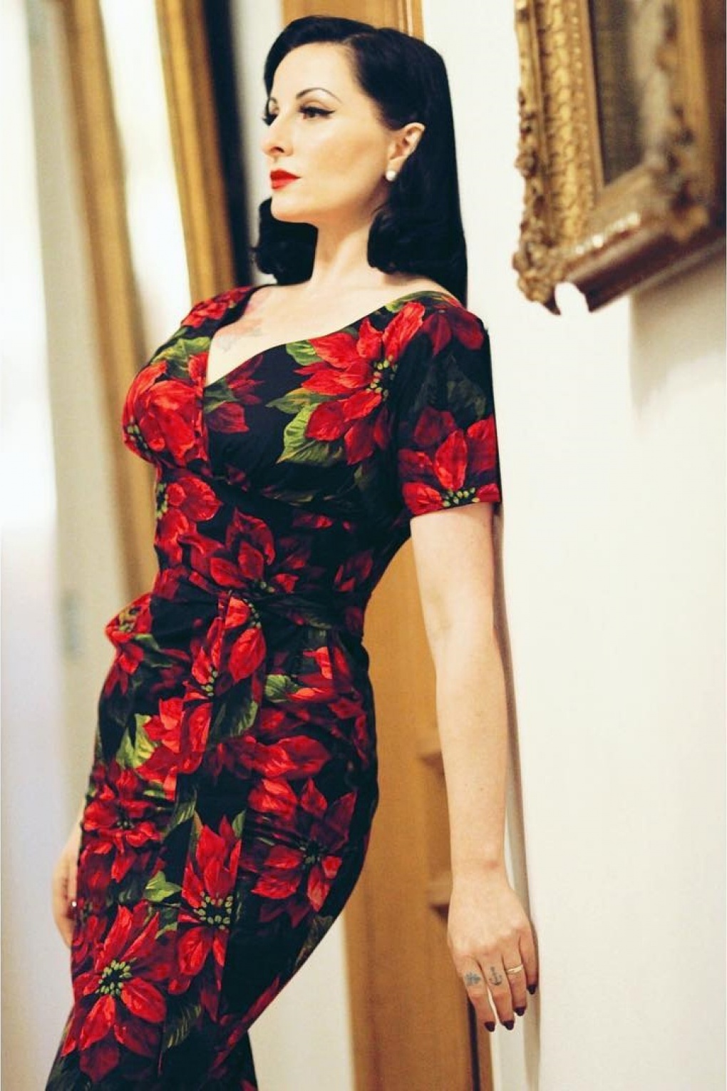 TopVintage Exclusive ~ 60s Rita Flowers Dress in Black and Red