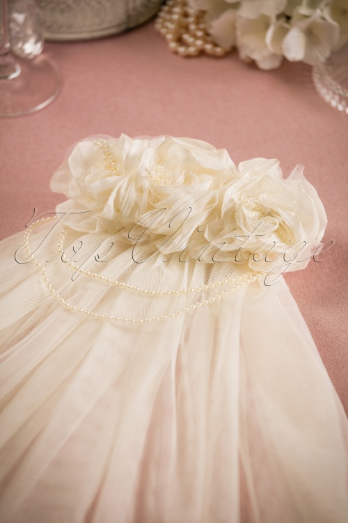 Bettie Page Bridal Collection - 50s Bettie Pearl Bridal Veil in Ivory 3