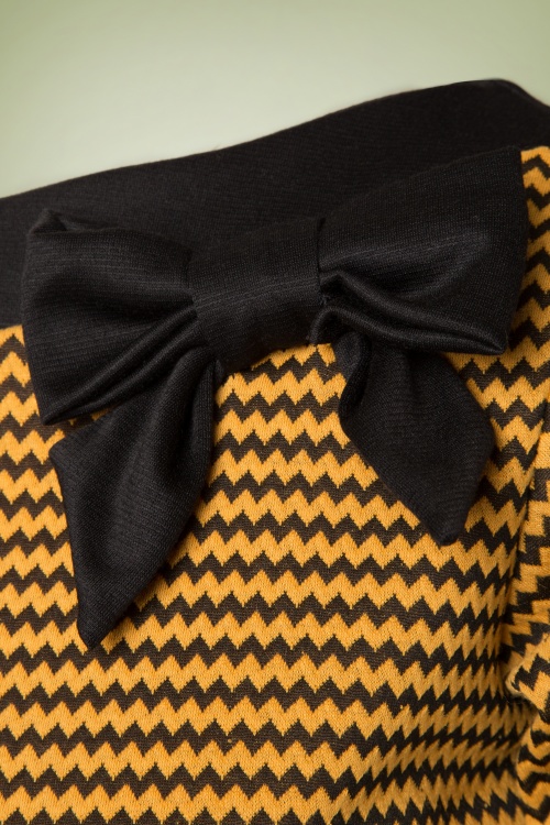 Steady Clothing - TopVintage Exclusive ~ Bianca Zigzag Bow Boatneck Top in zwart en geel 3