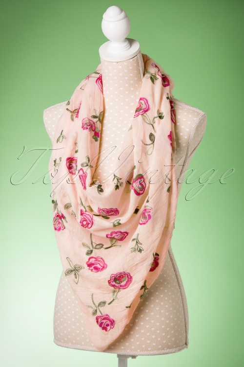 Kaytie - 60s Roses Are Falling On Me Scarf in Pink 2