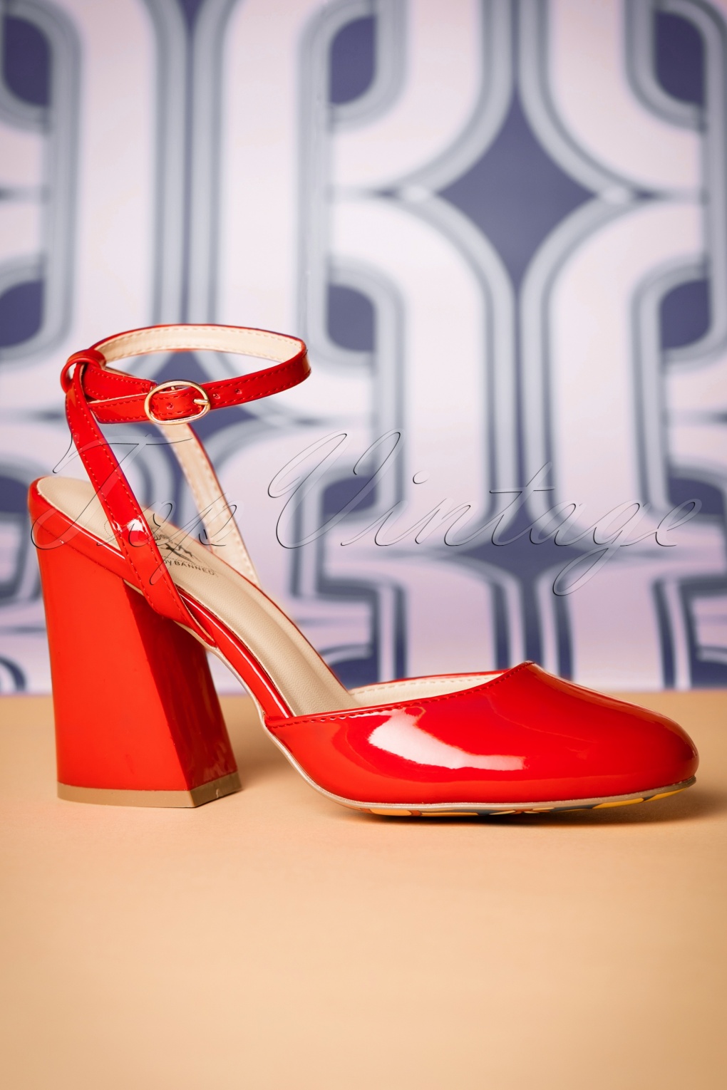 70s Lacquer Pumps in Lipstick Red