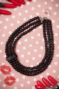 Collectif Clothing - Pretty Rose Pearl Necklace Années 50 en Noir 4