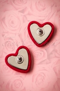 Collectif Clothing - 50s Velvet Heart Earrings in Red 3