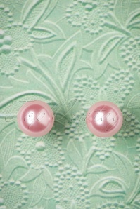 Collectif Clothing - Dainty Pearl Earrings Années 50 en Rose Pâle