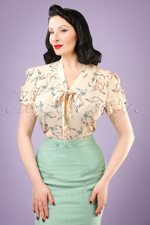 Collectif Clothing - Tura Schwalbenbluse in Creme 2