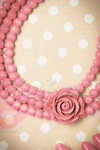 Collectif Clothing - Pretty Rose Pearl Necklace Années 50 en Rose 3