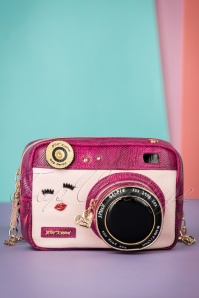 Betsey Johnson - Kitsch Close Up Camera Bag Années 60 en Rose 3