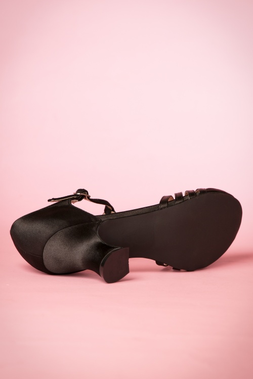 Bettie Page Shoes - Lucille Pumps aus Satin mit T-Strap in Schwarz 5
