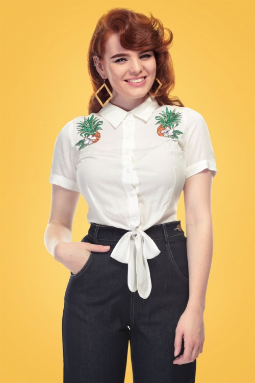 Collectif Clothing -  Sammy Pineapple Hibiscus Tie Blouse Années 50 en Blanc 7