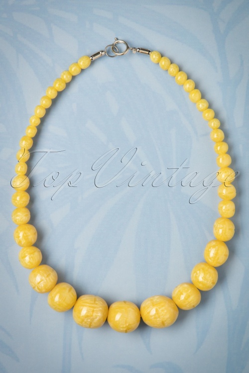 Splendette - TopVintage Exclusive ~ 20s Sunny Carved Pearl Necklace in Pale Yellow