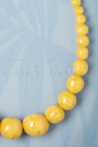 Splendette - TopVintage Exclusive ~ 20s Sunny Carved Pearl Necklace in Pale Yellow 3