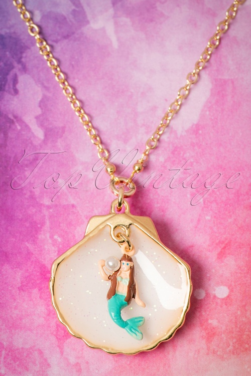 N2 - 50s Little Mermaid In Her Shell Necklace Gold Plated