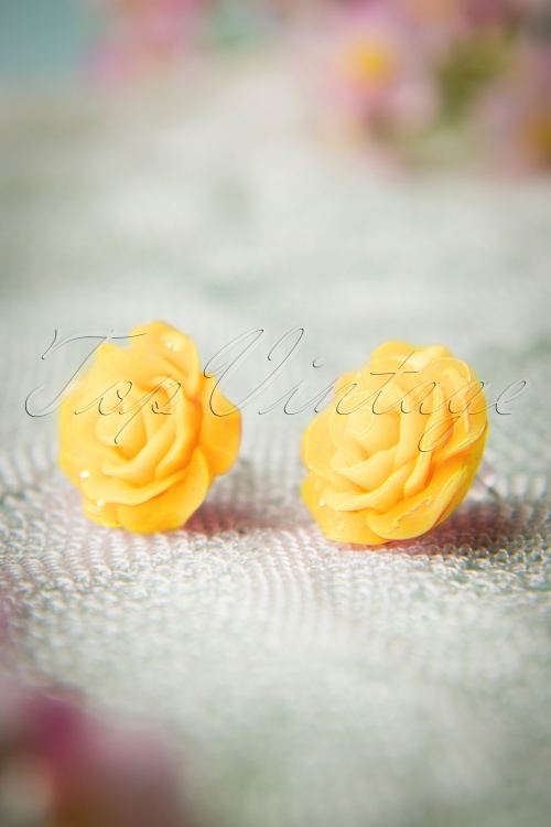 Collectif Clothing - Engelse Rose oorstekers in geel