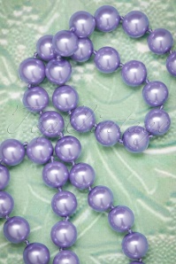 Collectif Clothing - Dainty Pearl Necklace Années 50 en Violet 3