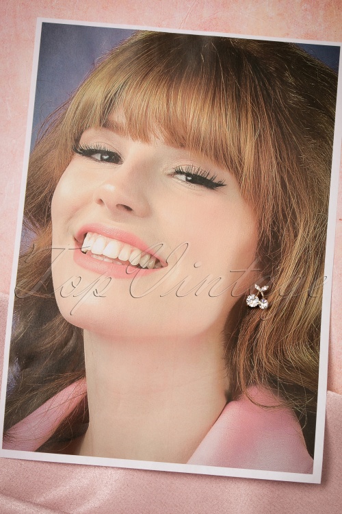 Collectif Clothing - 50s Sweet like Elegant Cherries Earrings in Gold 2