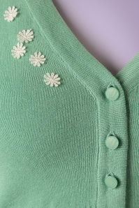 Collectif Clothing - Jessica Daisy Cardigan Années 40 en Vert Antique 4