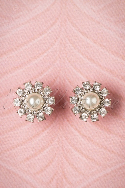 Lovely - 50s Grace Cream Pearl Stud Earrings in Silver