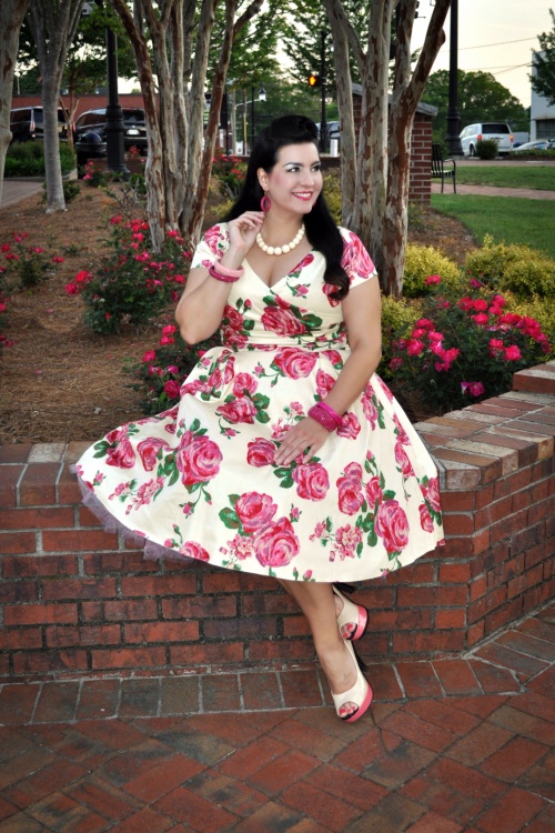 Lady Voluptuous by Lady Vintage - Ursula Roses Swing-Kleid in Creme und Pink 5