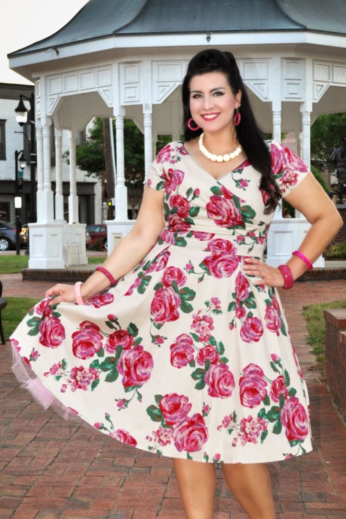 Lady Voluptuous by Lady Vintage - 50s Ursula Roses Swing Dress in Cream and Pink