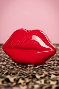 Collectif Clothing - 50s Read My Lips Clutch in Red 2