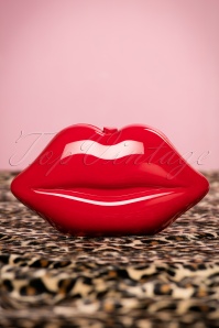 Collectif Clothing - 50s Read My Lips Clutch in Red 5