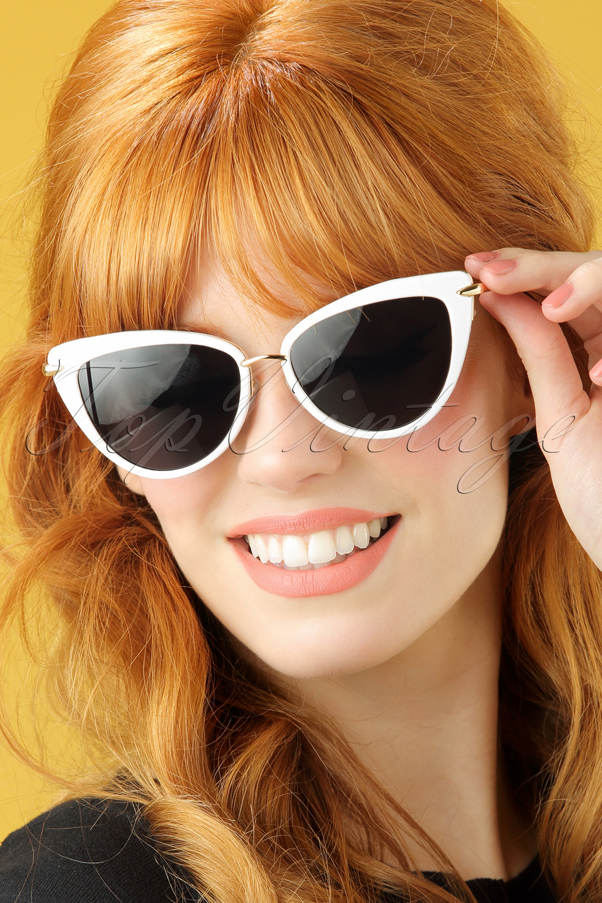 Collectif Clothing - Dita Cat Eye-zonnebril in wit en goud