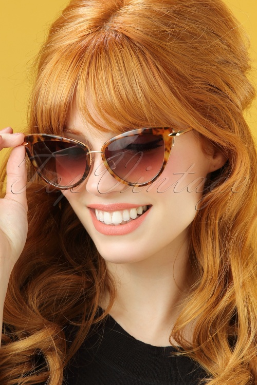 Collectif Clothing - Dita Cat Eye Sunglasses Années 50 en Blanc et Doré