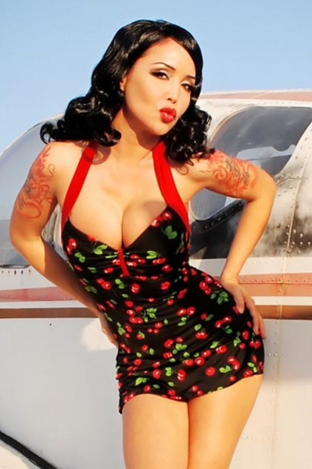 50s Bettie Black Cherry Badpak Retro 