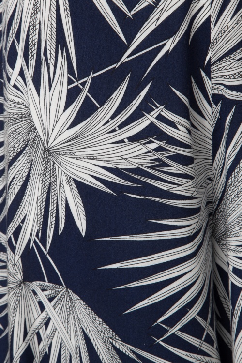 Collectif Clothing -  Akiko Palm Palazzo Trousers Années 70 en Bleu Marine 3